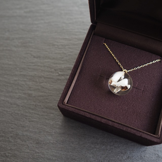 犬の歯のネックレス