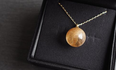 愛猫の毛を封入したメモリアルレジン球体ネックレス