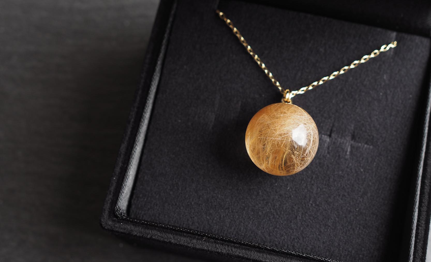 愛猫の毛を封入したメモリアルレジン球体ネックレス