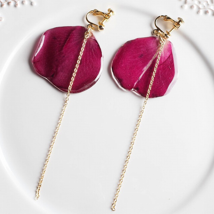 バラの花びらのイヤリング