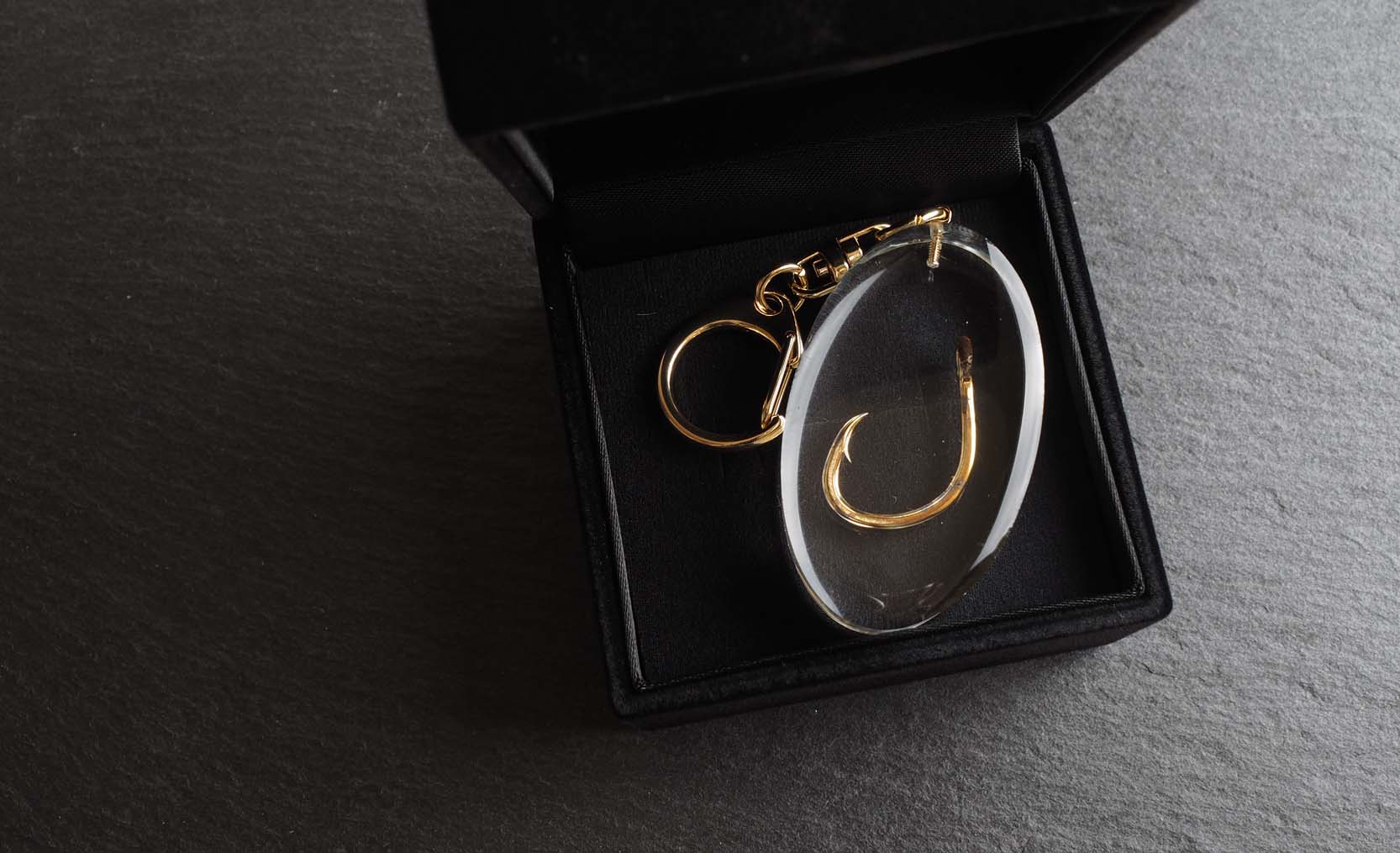 釣り針のレジンキーホルダー